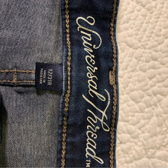 Universal threads flare leg jeans. - Picture 3 of 10